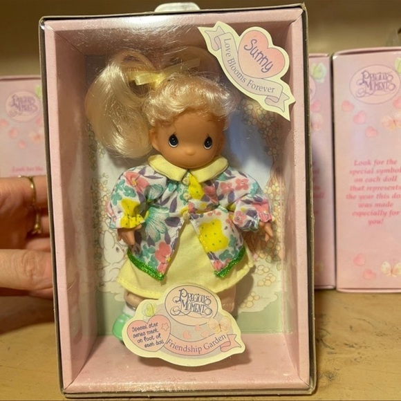 Precious Moments Friendship doll - Picture 1 of 3